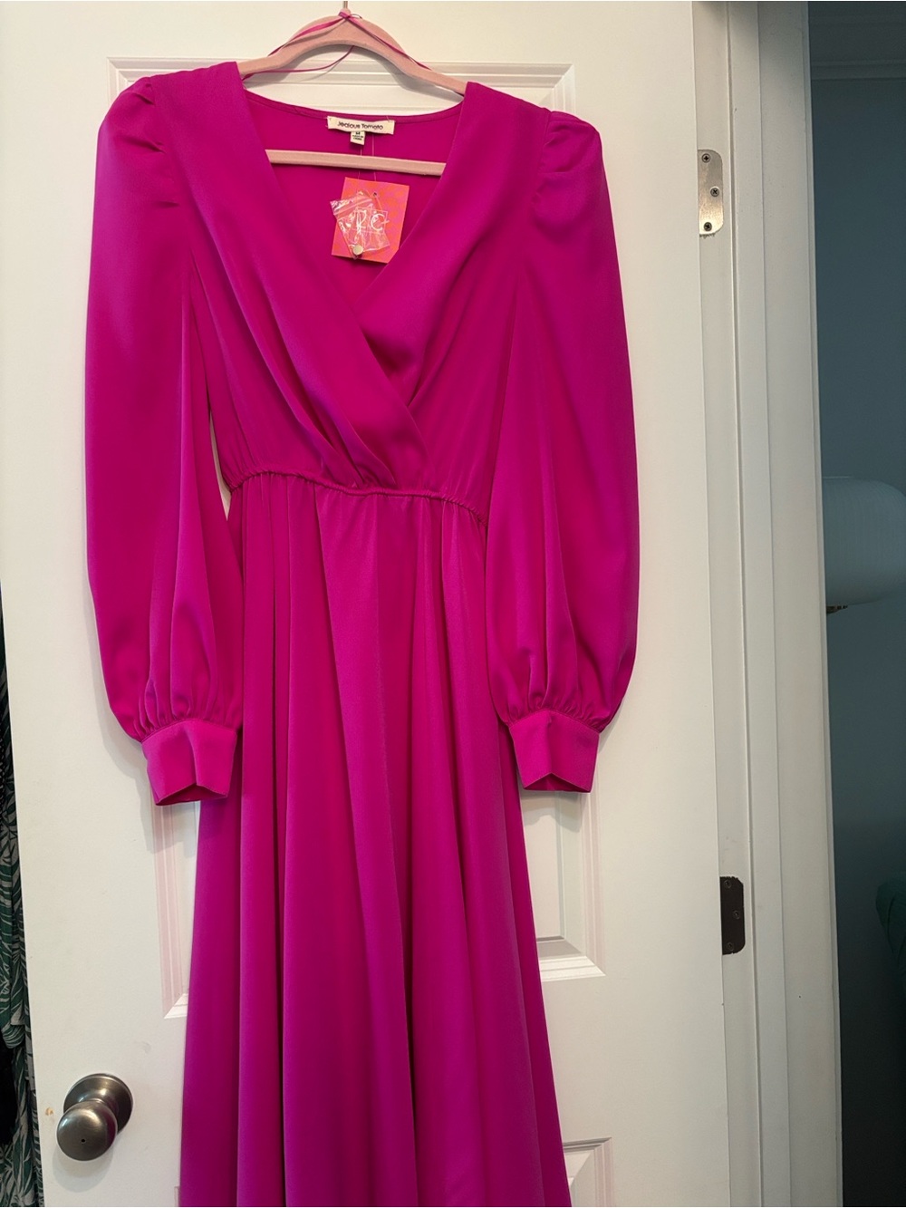 NWT Fuchsia Long Sleeve V-Neck Midi Dress. Beautiful vintage vibes!